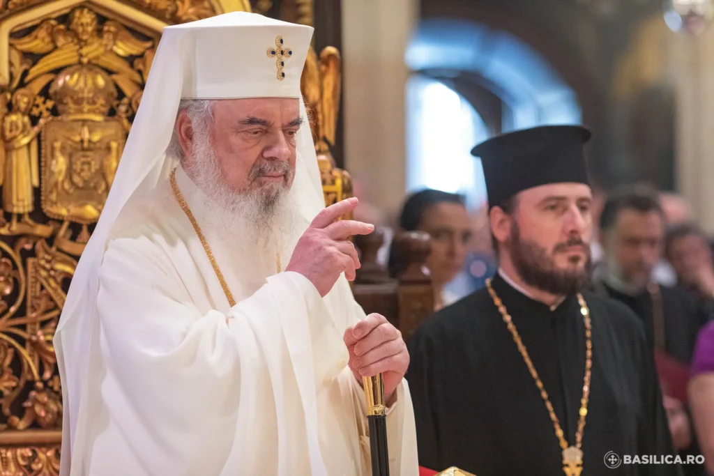 The Cross is the sign that unites heaven and earth and transforms suffering into the joy of Resurrection: Patriarch Daniel