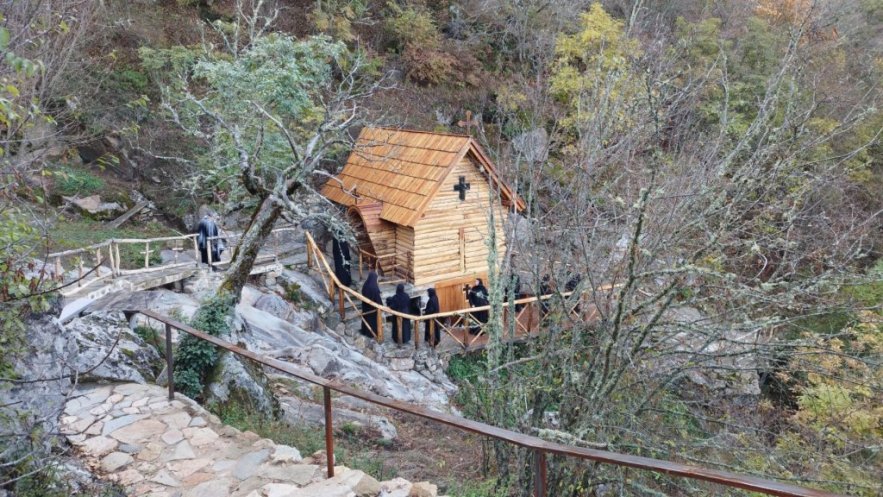 Света Литургија у испосници Светог Прохора Пчињског (ФОТО)