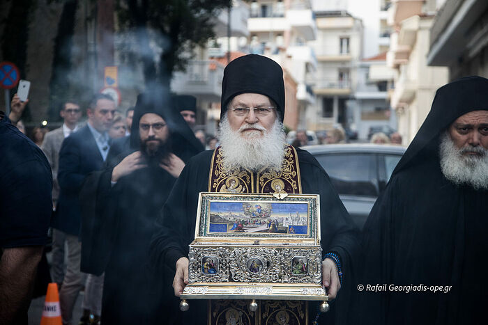 HOLY BELT OF THEOTOKOS LEAVES MT. ATHOS FOR NORTHERN GREEK CITY (+VIDEO)