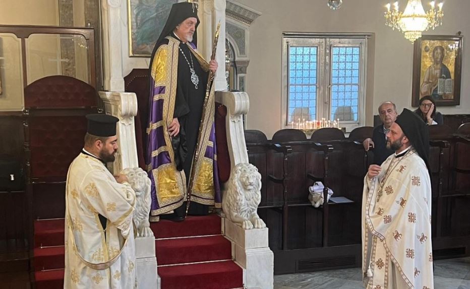 Elder Metropolitan Emmanuel of Chalcedon officiates at Cathedral of the Holy Trinity