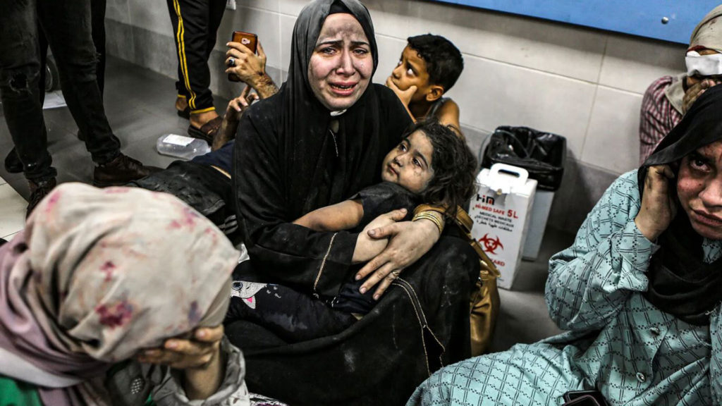 Πόλεμος χωρίς όρια μεταξύ Ισραήλ και Χαμάς – Η ημέρα προσευχής για ειρήνη εξελίχθηκε σε ημέρα αίματος με τον βομβαρδισμό νοσοκομείου στη Γάζα