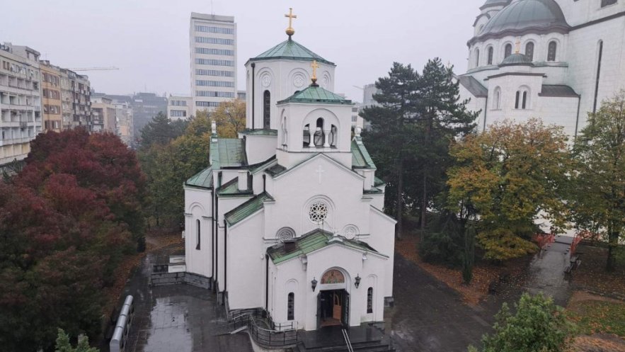 Свети Нектарије Егински литургијски прослављен у цркви Светог Саве на Врачару (ФОТО)