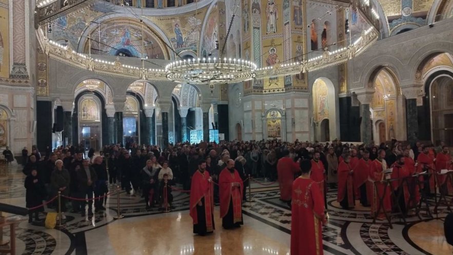 Света тајна јелеосвећења у Храму Светог Саве на Врачару (ФОТО)