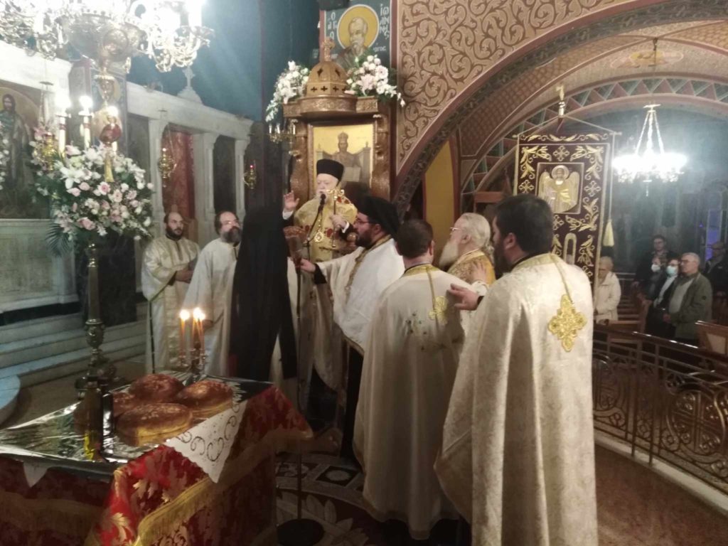 Κατανυκτική προσευχή για την Αγιομάρτυρα Αικατερίνη στον ομώνυμο ναό των Πετραλώνων