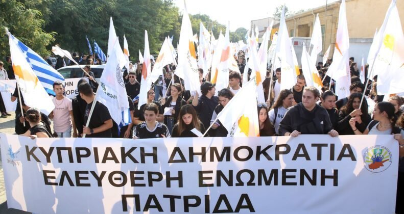 Κύπρος: 40 χρόνια από την ανακήρυξη ψευδοκράτους, μισός αιώνας κατοχής – Οι ηχηρές παρεμβάσεις της Εκκλησίας από το Λονδίνο