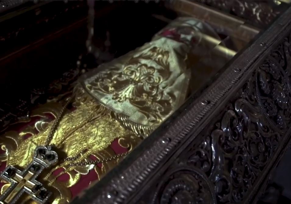 Το άφθαρτο λείψανο του Αγίου Γεωργίου Νεαπολίτου που φυλάσσεται στον Ι.Ν. Αγίου Ευσταθίου Νέας Ιωνίας