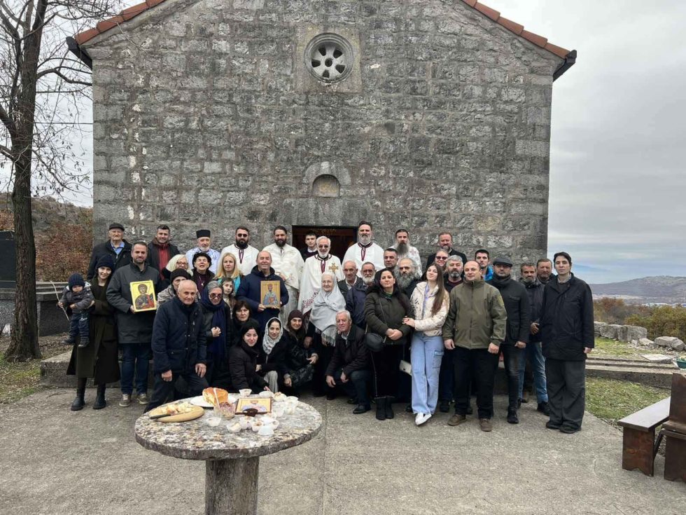 Насловна   Парохије   Манастири   Актуелности Божићна порука Митрополита црногорско-приморског г. Јоаникија Свети Мардарије прослављен у мјесту рођења – селу Корнет