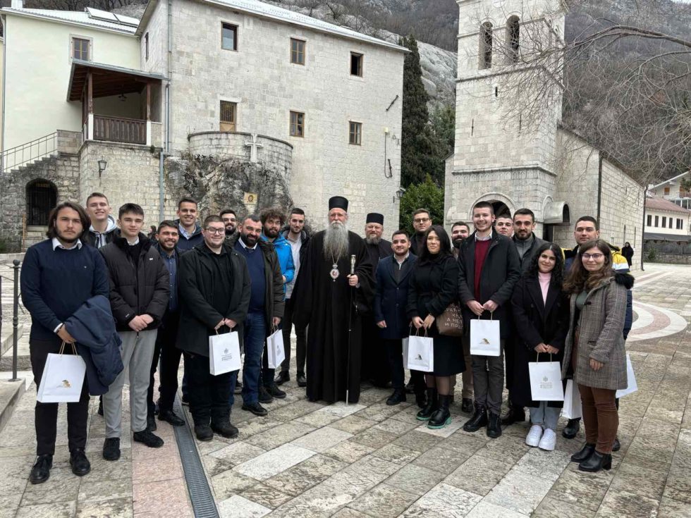 Састанак Митрополита Јоаникија са студентима богословских факултета из Митрополије