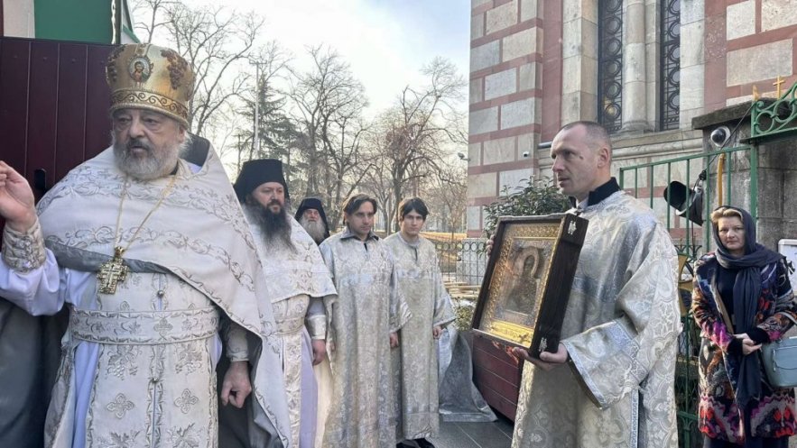 Чудотворна икона Мајке Божије Умекшање злих срца стигла у Србију (ФОТО)