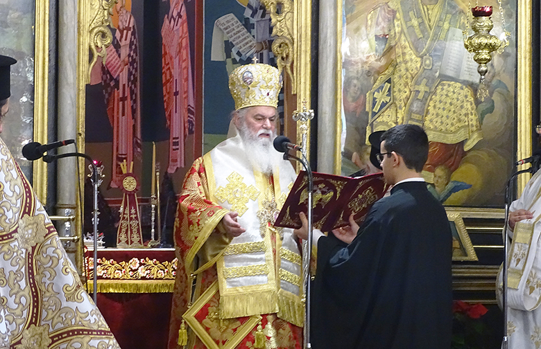 Καλαβρύτων Ιερώνυμος: “Καταστροφικό για την κοινωνία μας αν επιτραπούν οι υιοθεσίες από ομόφυλα ζευγάρια΄”