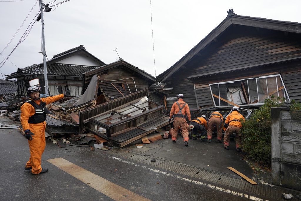 Ιαπωνία: Αγώνας δρόμου για έγκαιρη παροχή βοήθειας στους σεισμοπαθείς