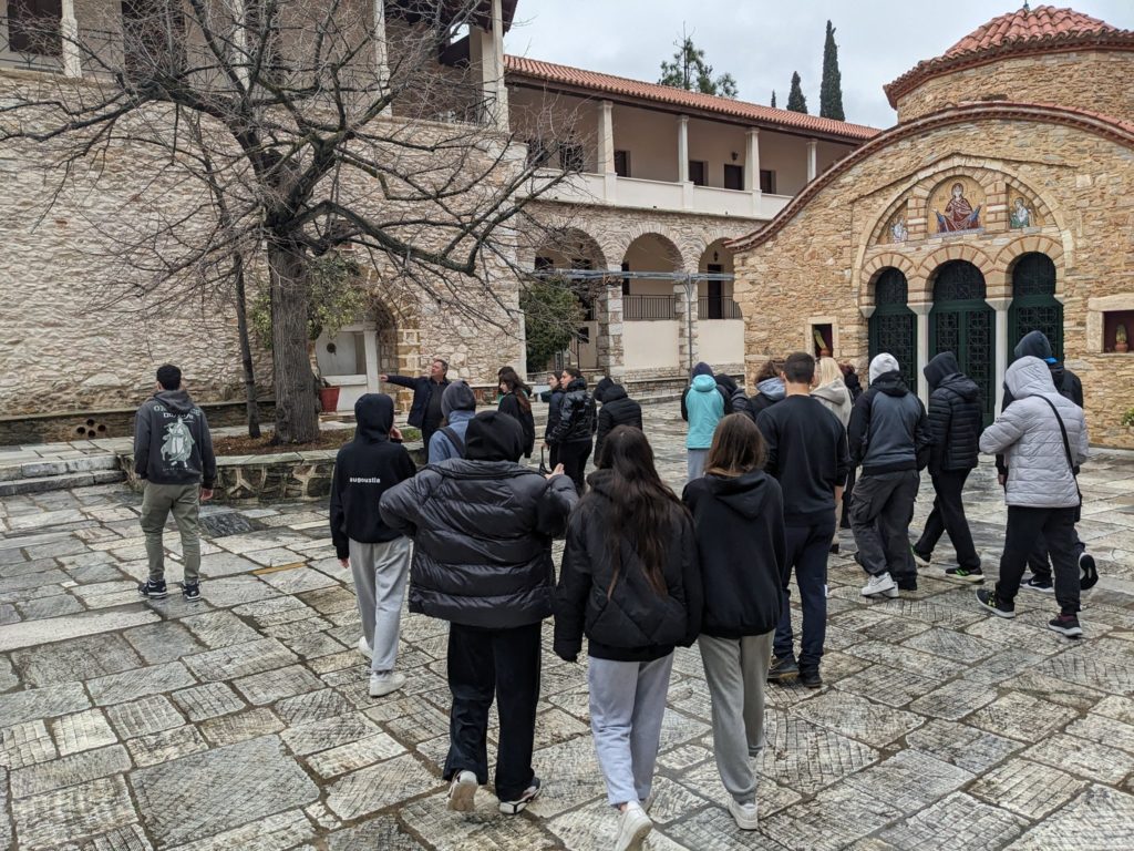 Μαθητές από το Λύκειο Πεντέλης επισκέφθηκαν την Ιερά Μονή Πεντέλης και το Διορθόδοξο Κέντρο της Εκκλησίας της Ελλάδος