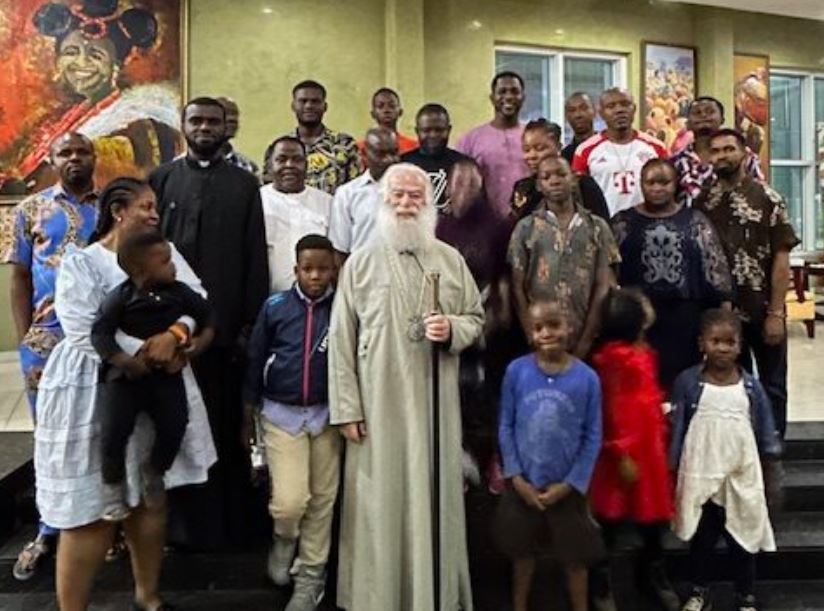 Ο Πατριάρχης Αλεξανδρείας με την μικρή κοινότητα Ορθοδόξων της Αμπούζας
