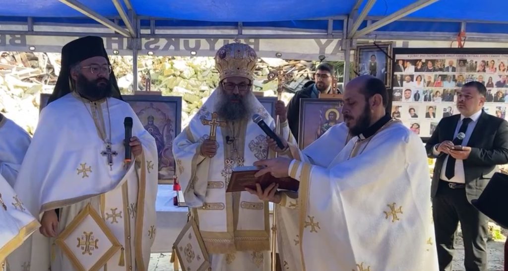 Αντιόχεια: Θεία Λειτουργία στα χαλάσματα του Ναού των Αγίων Πέτρου και Παύλου ένα χρόνο μετά τον φονικό σεισμό
