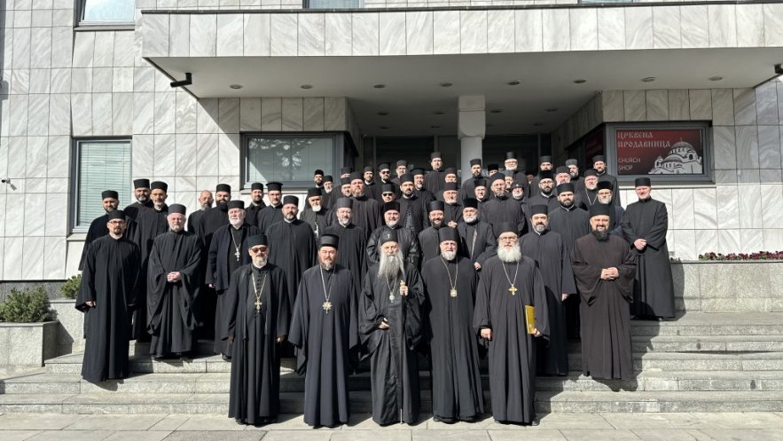 Литургија Пређеосвећених дарова у цркви Светог Саве на Врачару и исповест свештенства архијерејског намесништва београдског првог (ФОТО)