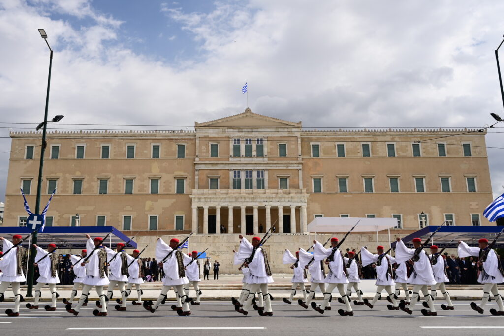 Η στρατιωτική παρέλαση στην Αθήνα για την εθνική επέτειο της 25ης Μαρτίου (ΒΙΝΤΕΟ)