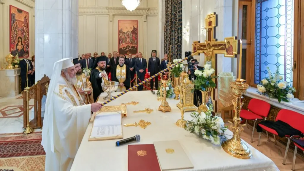 Patriarch Daniel consecrates chapel dedicated to St Andrew inside Romanian Parliament