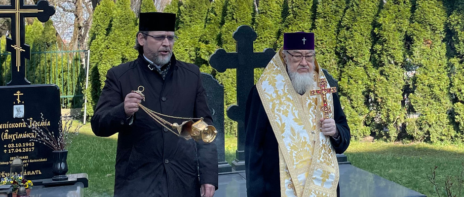 Τρισάγιο στον τάφο του προκατόχου του Μητροπολίτη Στεφάνου τέλεσε ο Βαρσοβίας Σάββας