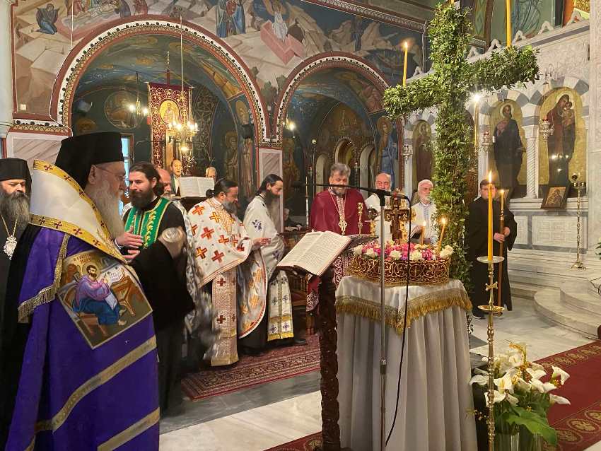 Οι Χαιρετισμοί του Τιμίου Σταυρού στον Καθεδρικό Ιερό Ναό του Αποστόλου Παύλου Κορίνθου