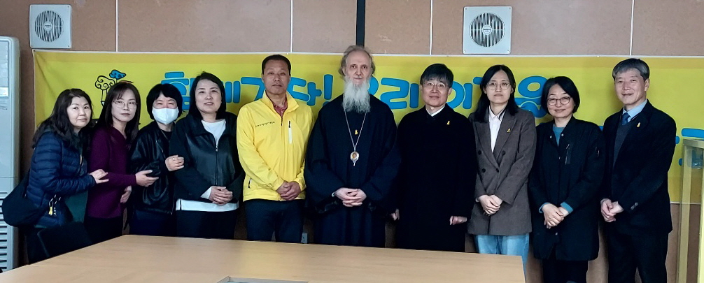 Visit to Ansan to Support the Parents of the Students of the MV Sewol Accident