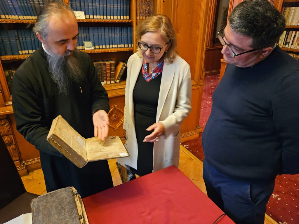 Η Πρέσβης της Γεωργίας στο Βουκουρέστι επισκέφθηκε τη Βιβλιοθήκη της Ιεράς Συνόδου της εν Ρουμανία Ορθοδόξου Εκκλησίας