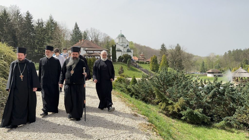 Епископ Јеротеј богослужио у Светоархангелском манастиру у Каони