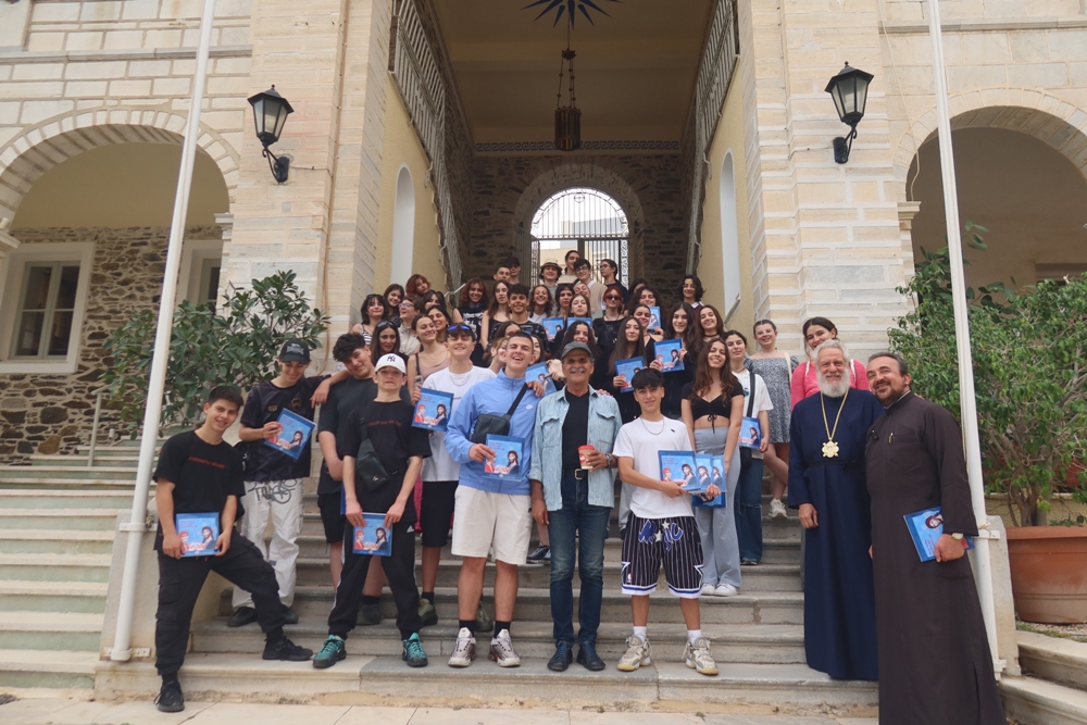 Με τους μαθητές και τις μαθήτριες του Καλλιτεχνικού Σχολείου Γέρακα συναντήθηκε ο Μητροπολίτης Σύρου