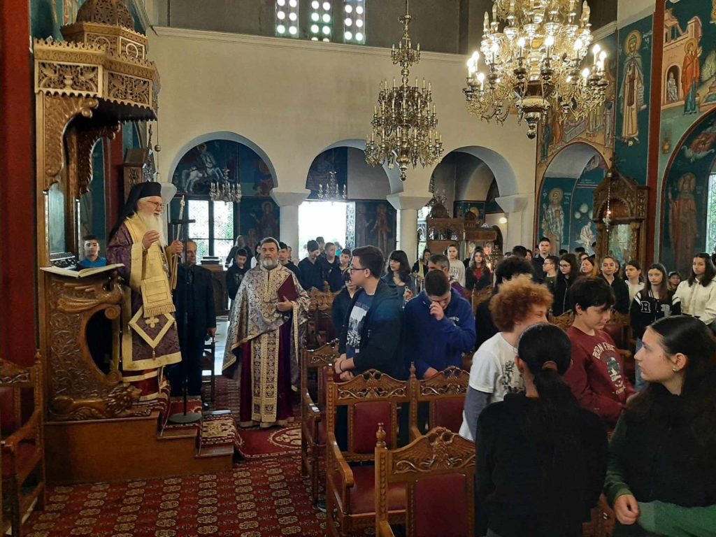Βαθύ Αυλίδος: Πατρικές ευχές για το Άγιο Πάσχα από τον Μητροπολίτη Θηβών Γεώργιο προς μαθητές και μαθήτριες