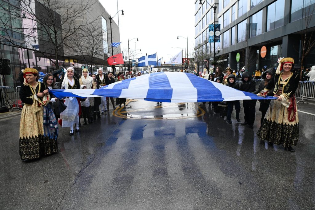 Ο Ελληνισμός αναδεικνύει την Ορθόδοξη πίστη και παράδοσή του – Σε κλίμα εθνικής υπερηφάνειας η παρέλαση στο Σικάγο