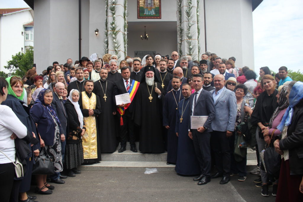 Ο Μητροπολίτης Ολτενίας τέλεσε τα θυρανοίξια του Ιερού Ναού Αγίου Νήφωνος στο Τίργκου Ζίου της Ρουμανίας