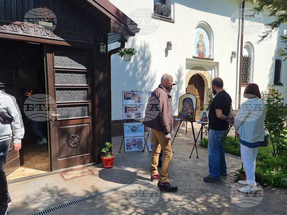 Кюстендилски художници показаха иконографска изложба в двора на храма „Св. Димитър“ в Кюстендил