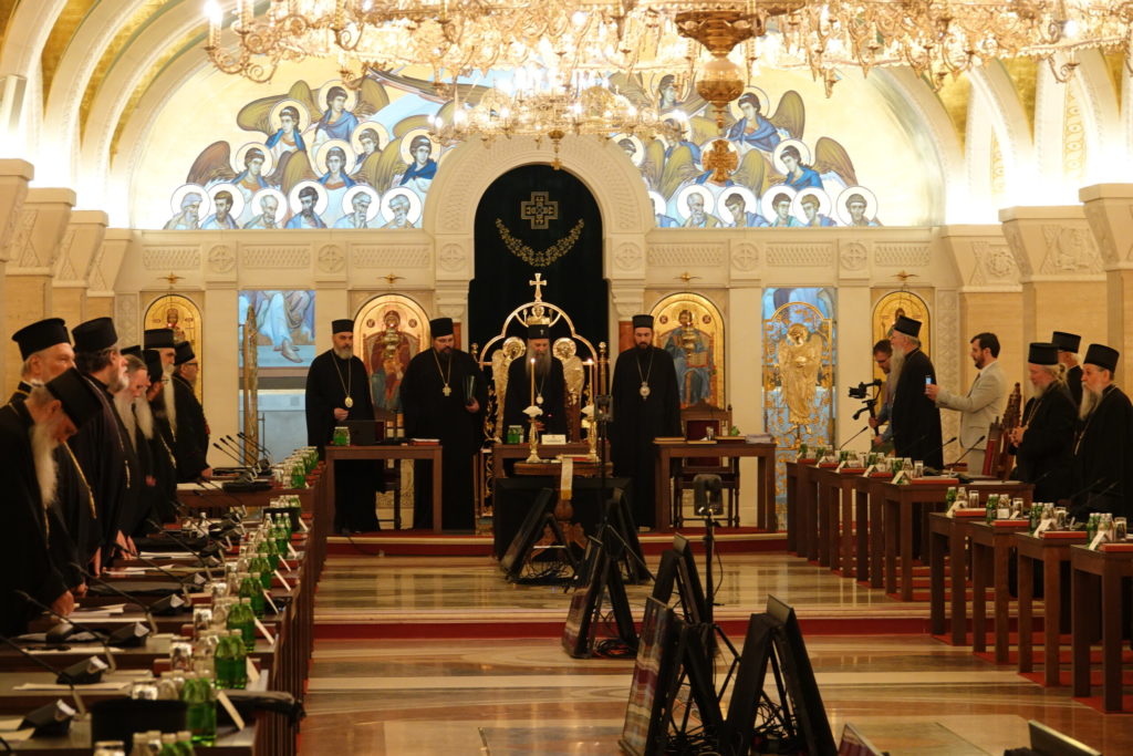Η Ιερά Σύνοδος των Επισκόπων της Σερβικής Εκκλησίας καταδίκασε το “απαγορευτικό” της Πρίστινα στον Πατριάρχη Πορφύριο