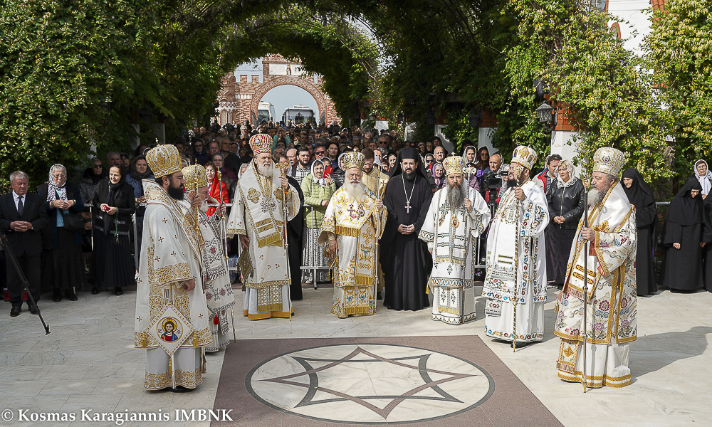 Ρουμανία: Πλήθος πιστών προσκύνησε το Λείψανο του Αγίου Λουκά του Ιατρού και τη Δεξιά Χείρα του Αγίου Ιωάννη του Ρώσου