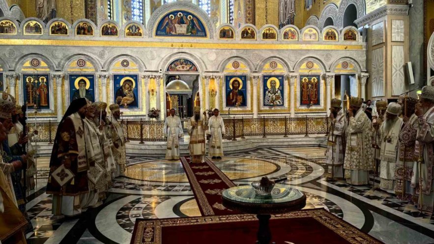 Πατριάρχης Πορφύριος: “Δεν υπάρχει εν Χριστώ ήττα” – Με Συνοδική Θεία Λειτουργία ξεκίνησαν οι εργασίες της Συνόδου των Επισκόπων στο Βελιγράδι