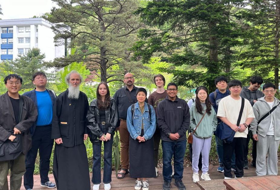 Ο Μητροπολίτης Κορέας επισκέφθηκε τις εγκαταστάσεις του Πανεπιστημίου Hankuk University of Foreign Studies στο Γιονγκγκίν