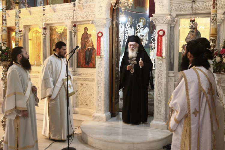 Ο Αρχιεπίσκοπος Αθηνών στο Ιερό Προσκύνημα Αναστάσεως Χριστού Σπάτων – “Να συνδυάσουμε, να ενώσουμε τον ελληνισμό με τον χριστιανισμό”
