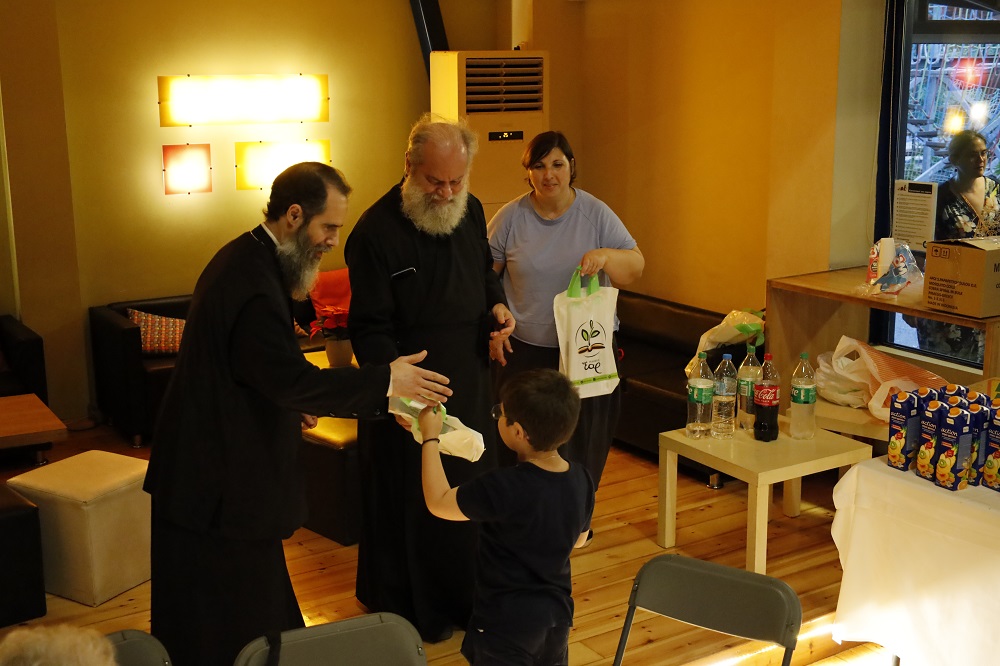 Γιορτή για την ιερατική οικογένεια στην Ι. Αρχιεπισκοπή Αθηνών