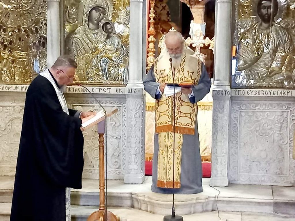 Ο Μητροπολίτης Ύδρας στο μνημόσυνο των κεκοιμημένων αδελφών στον Ιερό Καθεδρικό Ναό