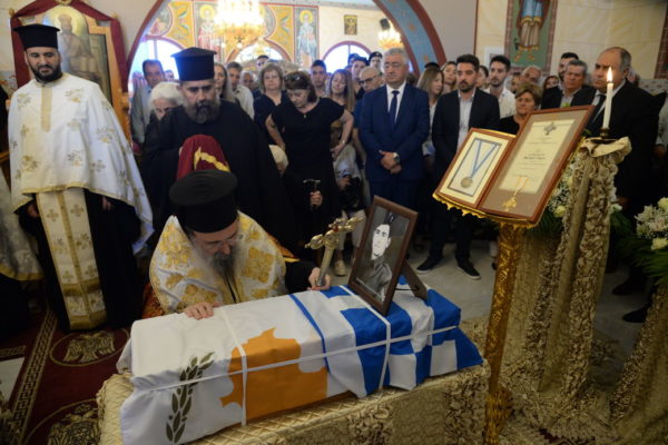 Μητροπολίτης Χρυσόστομος: «Καλώς ήλθες στον τόπο σου, Ήρωα και σταυραητέ της Κύπρου και της Ελλάδος» – Η Πάτρα υποδέχθηκε τα κόκκαλα του Γεωργίου Μαρτζάκλη