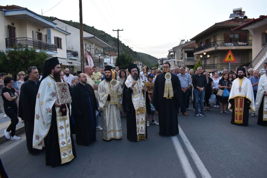 Λιτάνευση της ιεράς εικόνας της Αναλήψεως στο Δισπηλιό Καστοριάς