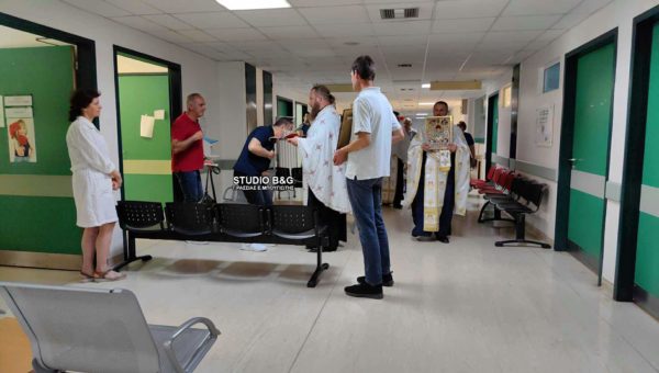 Τα Ιερά λείψανα των Αγίων Ραφαήλ, Νικολάου και Ειρήνης με λιτανεία στο Νοσοκομείο Ναυπλίου (ΒΙΝΤΕΟ)
