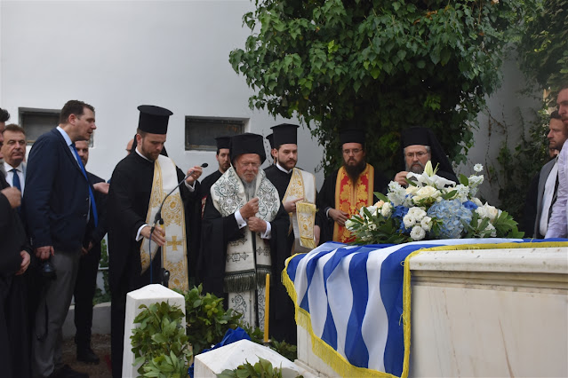 Ο Οικουμενικός Πατριάρχης στον τάφο του ποιητή Αριστοτέλη Βαλαωρίτη