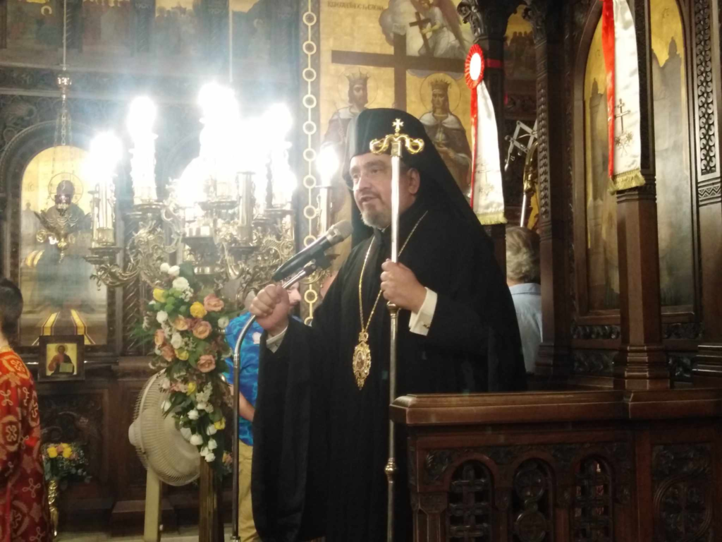 Ευλαβική προσευχή για την καλλιπαρθένο Μαρίνα, στον ομώνυμο ναό Αγίας Μαρίνης Θησείου