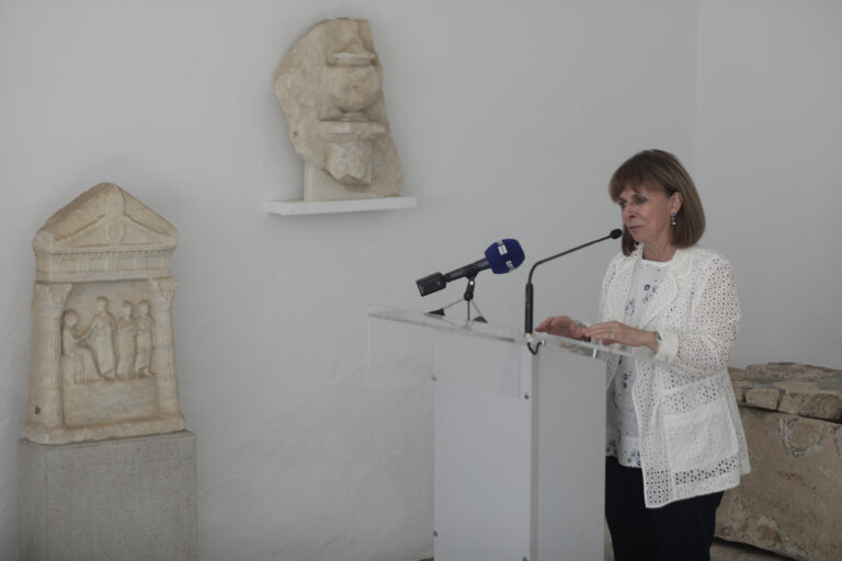 Η Κατερίνα Σακελλαροπούλου εγκαινίασε το ανακαινισμένο Αρχαιολογικό Μουσείο Δήλου