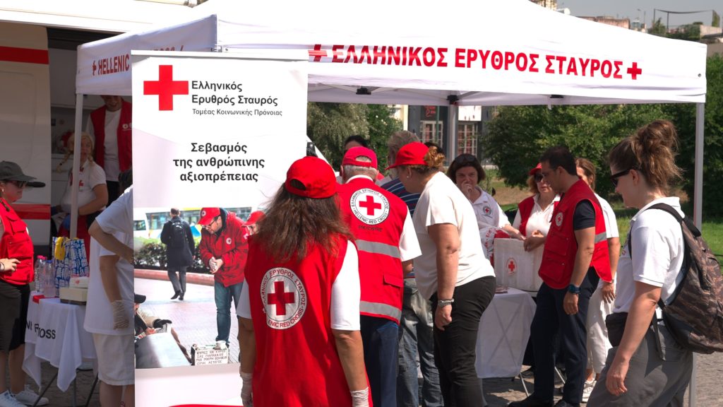 Ελληνικός Ερυθρός Σταυρός βρέθηκε ξανά δίπλα στους άστεγους της Αθήνας εν μέσω καύσωνα