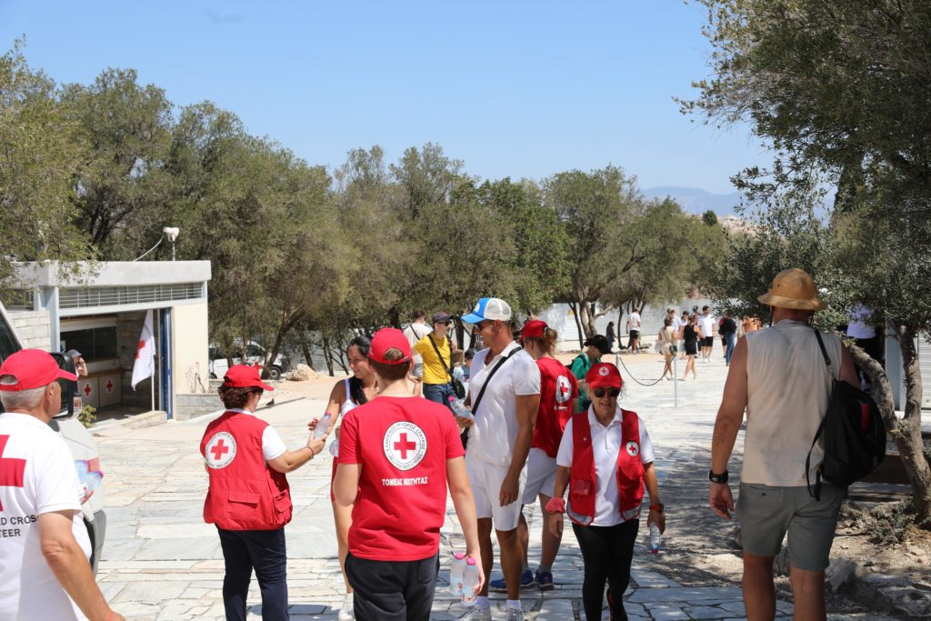 Ο Ελληνικός Ερυθρός Σταυρός στο πλευρό των επισκεπτών της Ακρόπολης