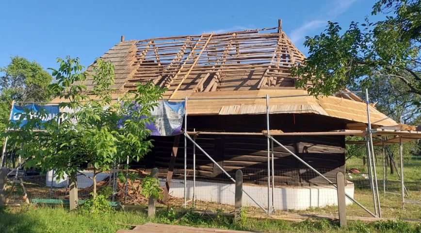 Ρουμανία: Αποκαταστάθηκε η στέγη ξύλινης εκκλησίας με τη συνδρομή εθελοντών