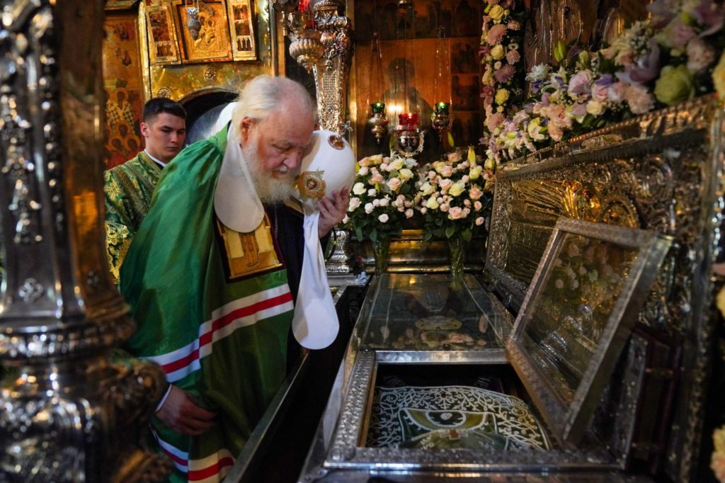 Ο Πατριάρχης Μόσχας προσκύνησε το ιερό λείψανο του Αγίου Σεργίου του Ραντονέζ (ΦΩΤΟ)