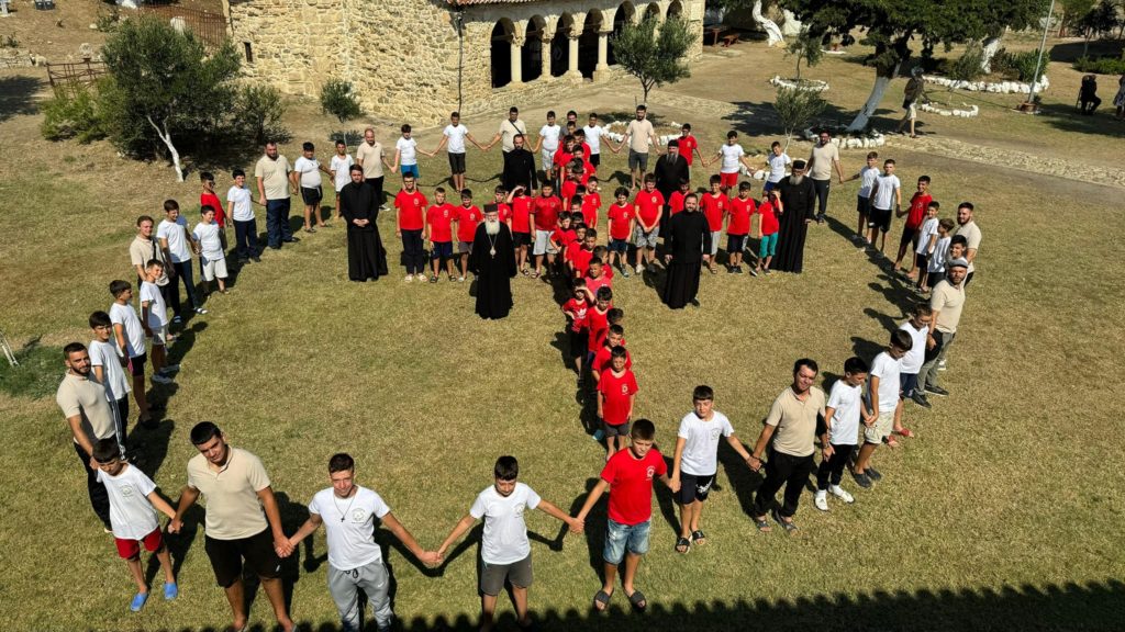 Εκκλησία της Αλβανίας: Οι κατασκηνώσεις δίνουν νόημα και χαρά σε εκατοντάδες νέους και νέες – Βαπτίσεις 11 κατηχουμένων