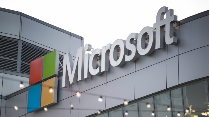 «Βραχυκύκλωμα» διεθνώς σε αεροδρόμια και ηλεκτρονικές υπηρεσίες λόγω τεχνικού προβλήματος της Microsoft